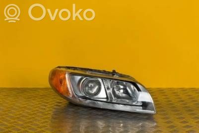 Volvo XC70 Lampa przednia 