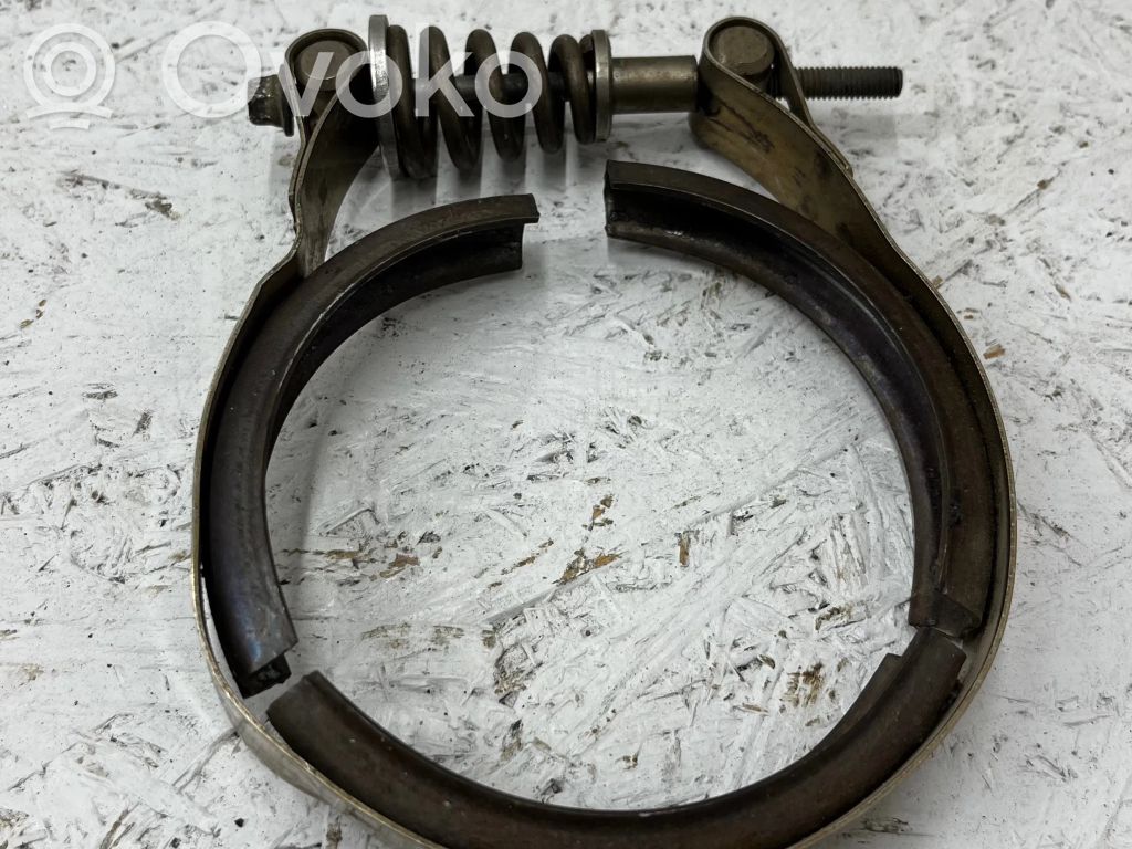 Muffler pipe connector clamp   7793677