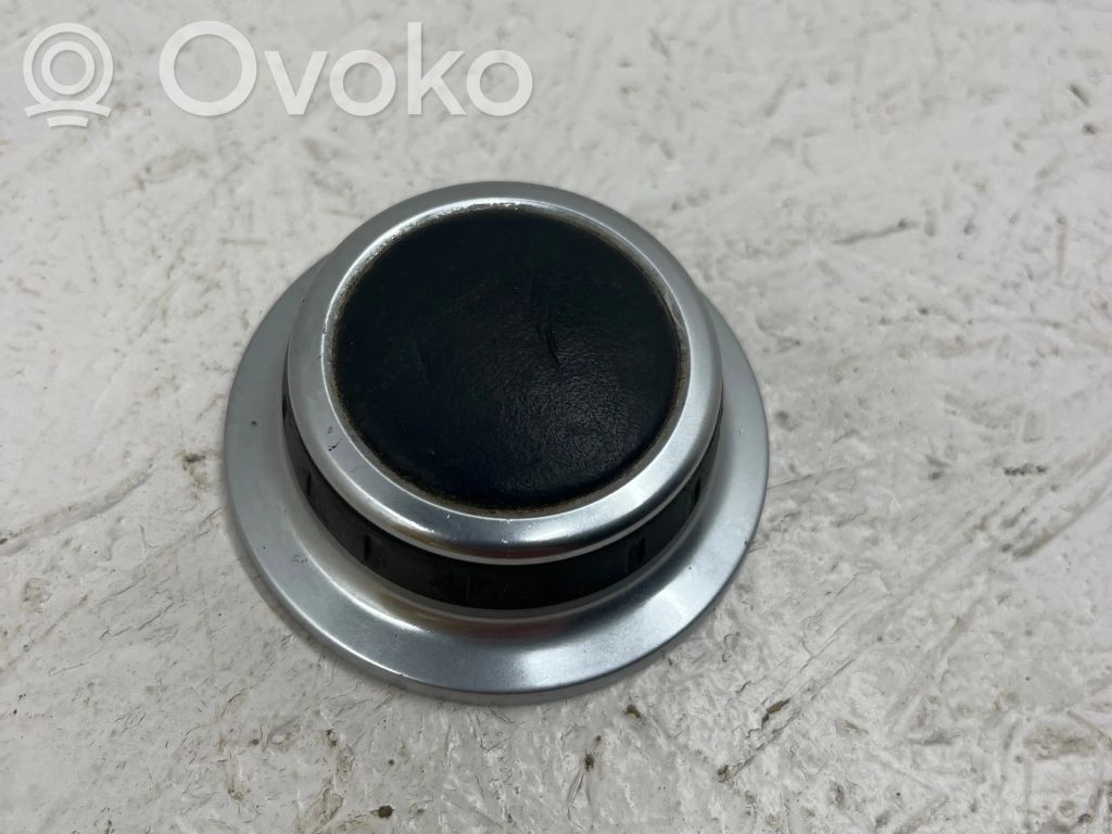 BMW 5 E60 E61 Konsola środkowa / Radio / GPS 