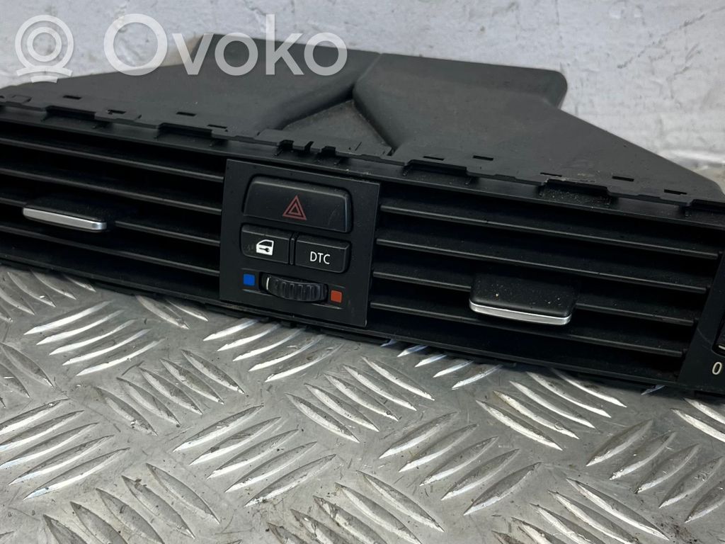 BMW 3 E90 E91 Centrinės oro grotelės 