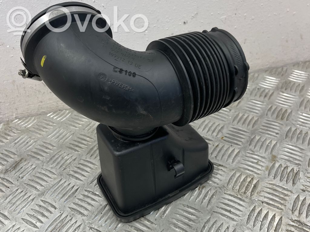 BMW 5 E60 E61 Air intake duct part 