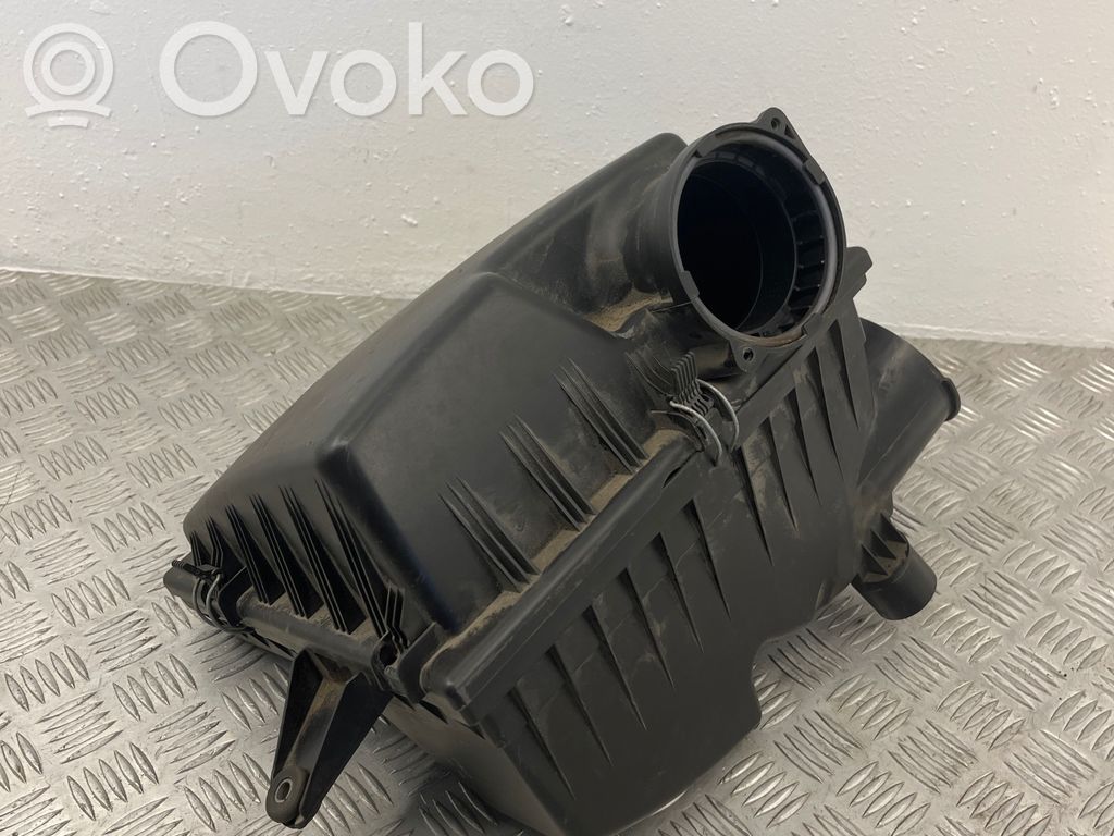 BMW 5 E60 E61 Air filter box 