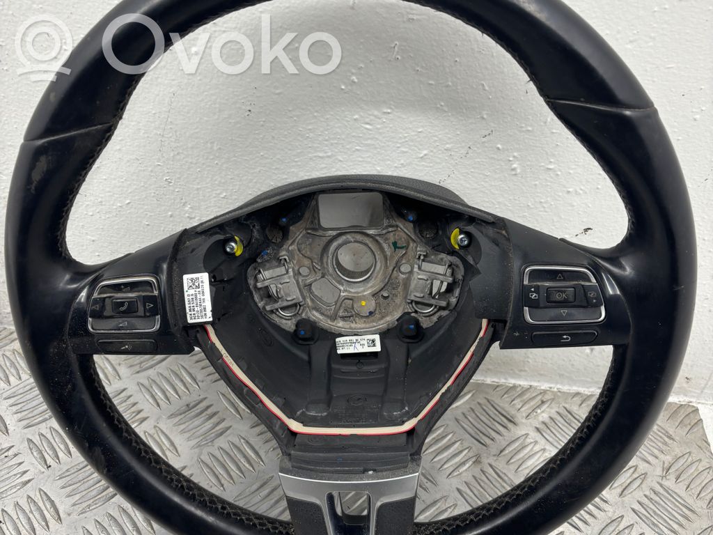 Volkswagen PASSAT B7 Ohjauspyörä 