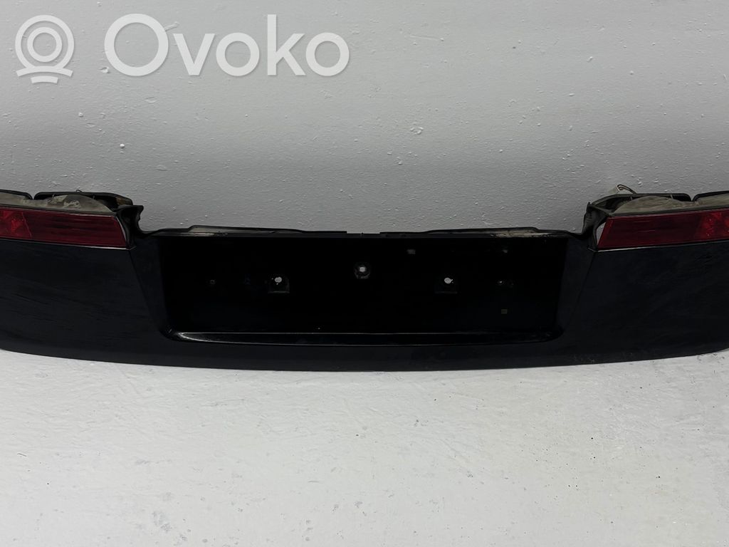 BMW 7 E65 E66 Apdaila galinio dangčio 