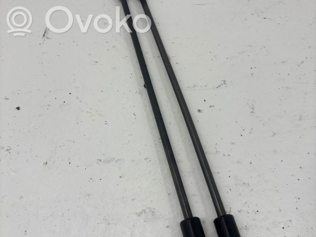 BMW 7 E65 E66 Konepellin kaasujousi 
