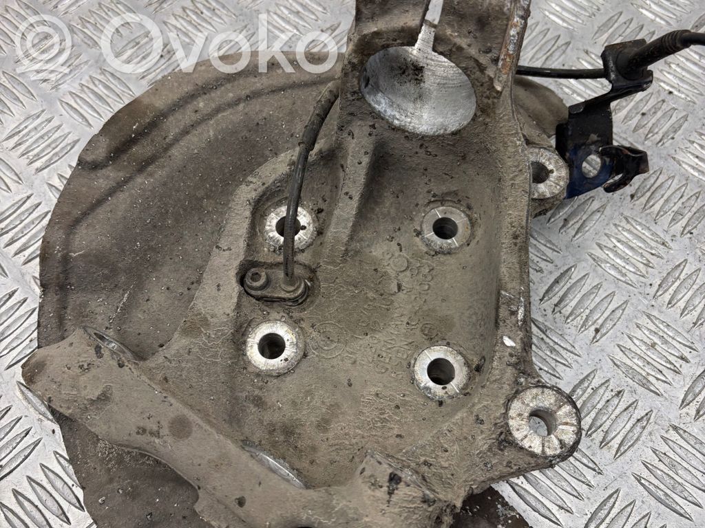 BMW 1 E81 E87 Zwrotnica koła przedniego 