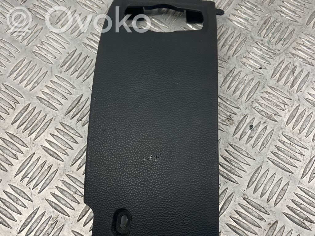 BMW 1 E81 E87 Kita panelės detalė 