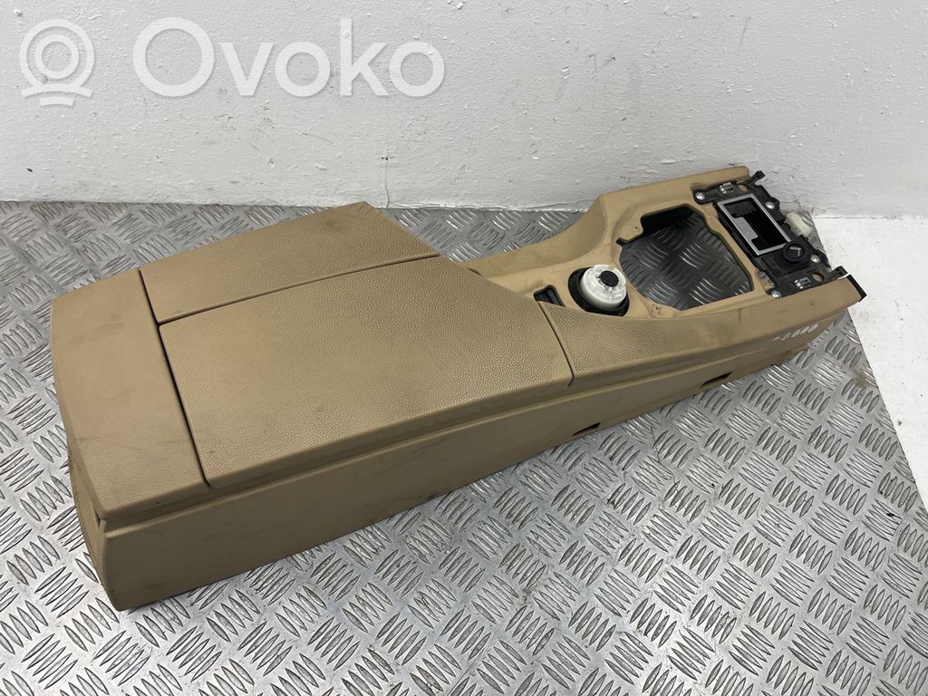 Elkoņa balsts   7034086,72758413,7060013