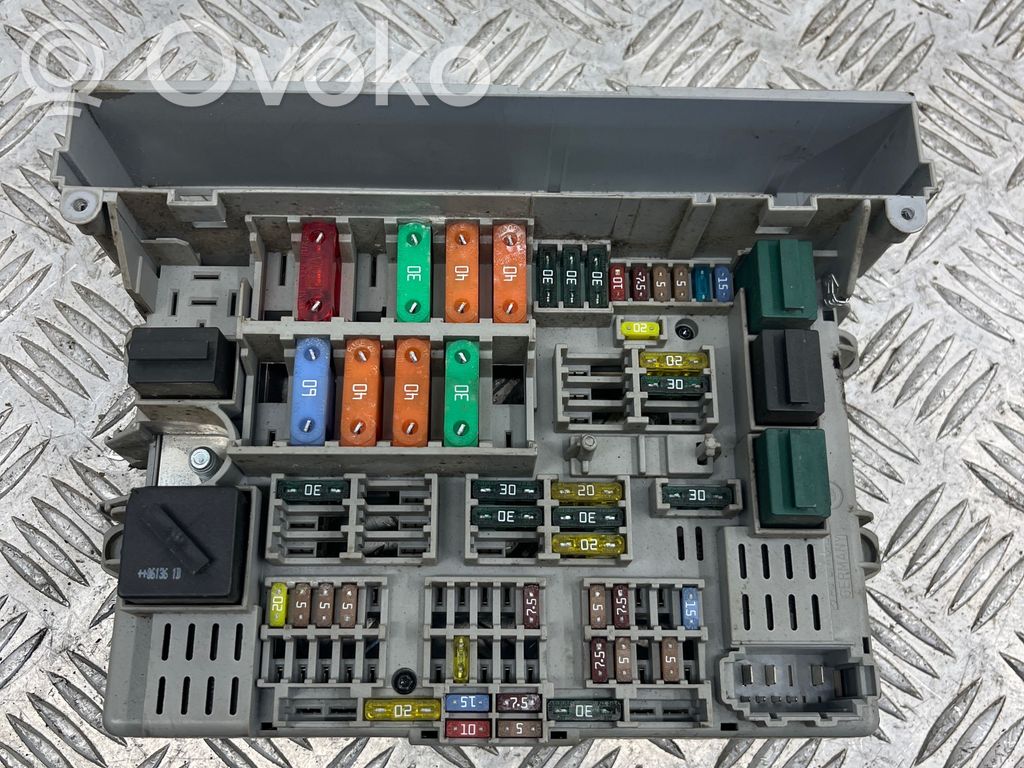 BMW 3 E90 E91 Fuse module 
