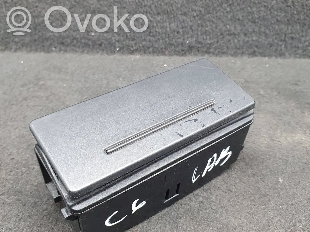 Audi A6 S6 C6 4F Aschenbecher 