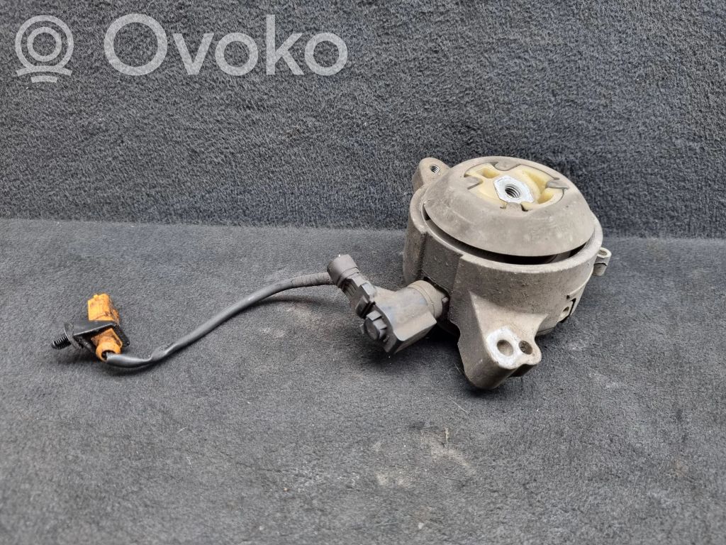 Audi A8 S8 D4 4H Engine mount bracket 