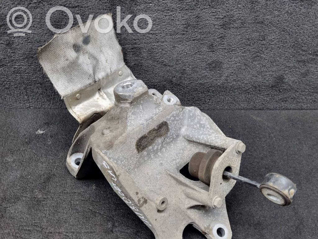 Audi Q7 4M Engine mounting bracket 