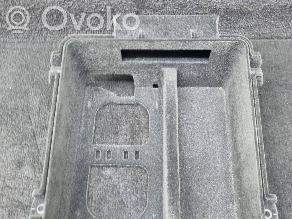 Audi Q7 4M Cita veida vidus konsoles (tuneļa) elementi 