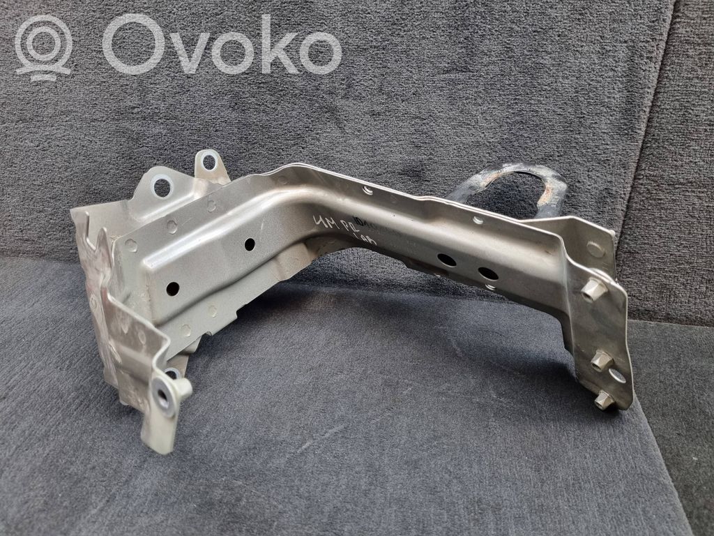 Audi Q7 4M Fender mounting bracket 