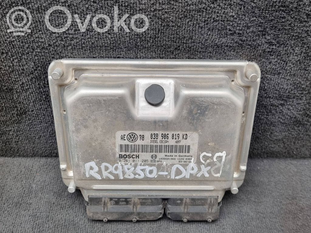 Volkswagen PASSAT B5.5 Unitate/modul de control motor 