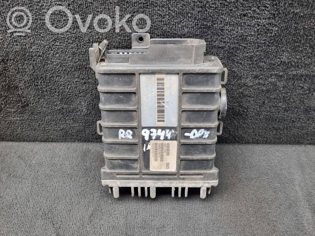Volkswagen PASSAT B3 Engine control unit/module 