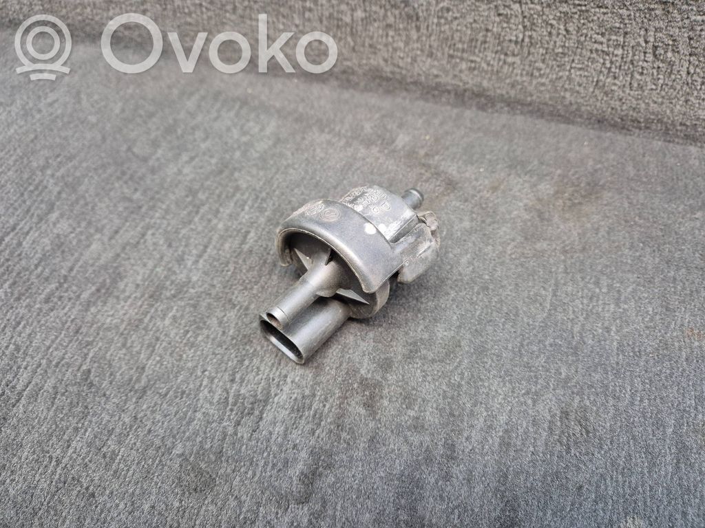 Audi A4 S4 B6 8E 8H Supapă vacuum 