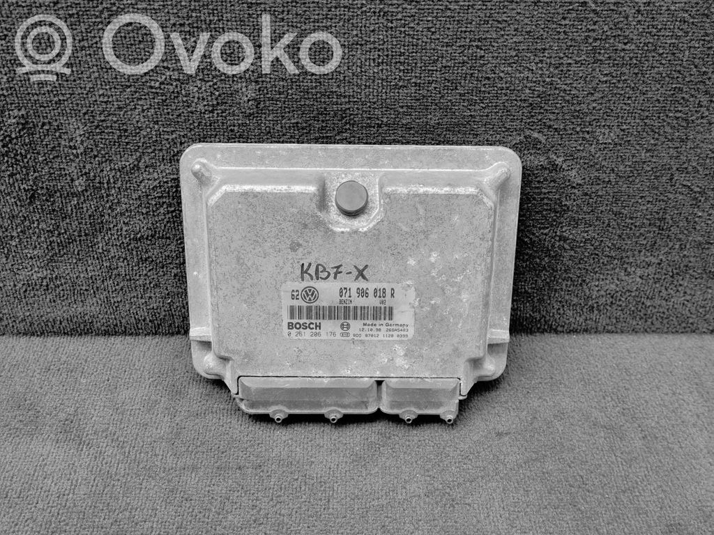 Volkswagen Golf IV Engine control unit/module 