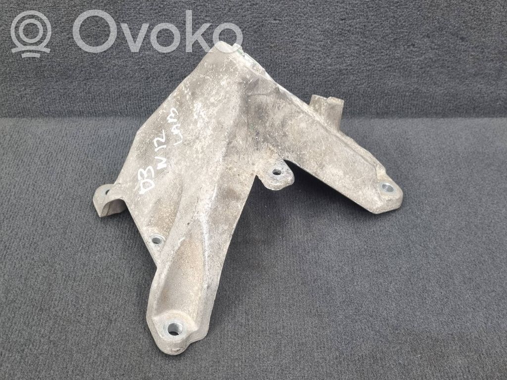 Audi A8 S8 D3 4E Engine mounting bracket 