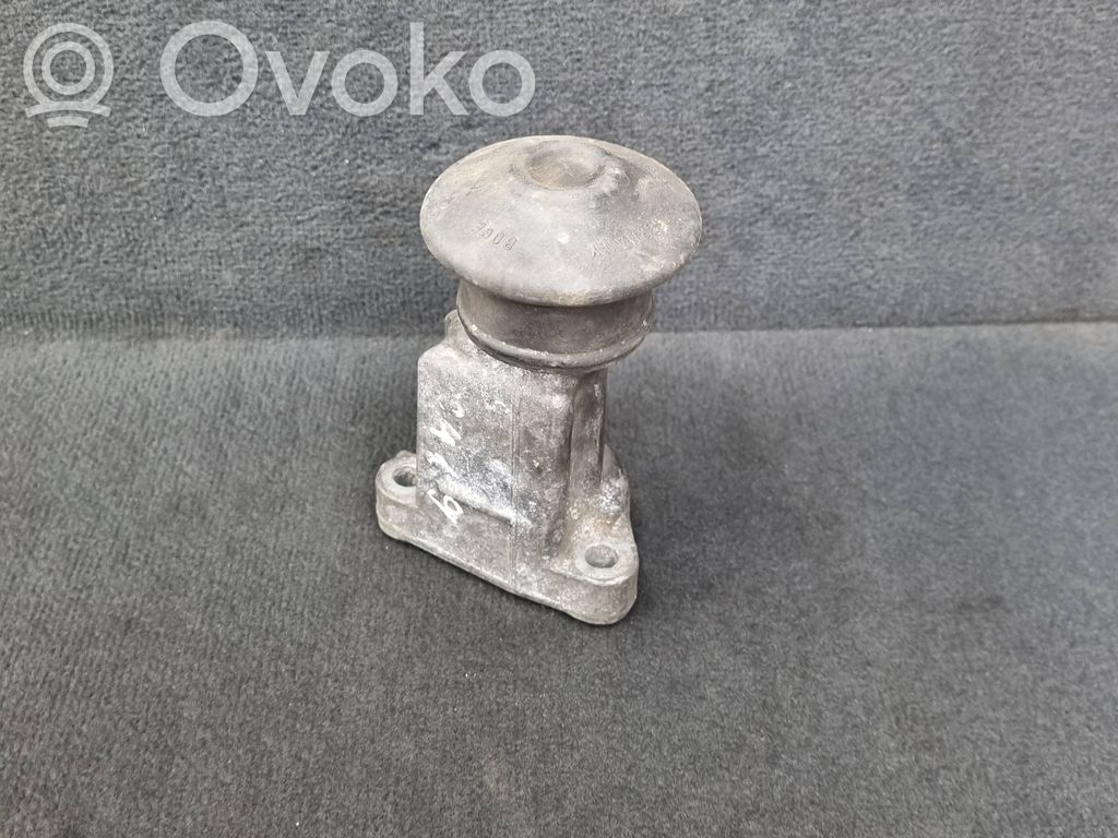 Audi A6 S6 C4 4A Engine mounting bracket 