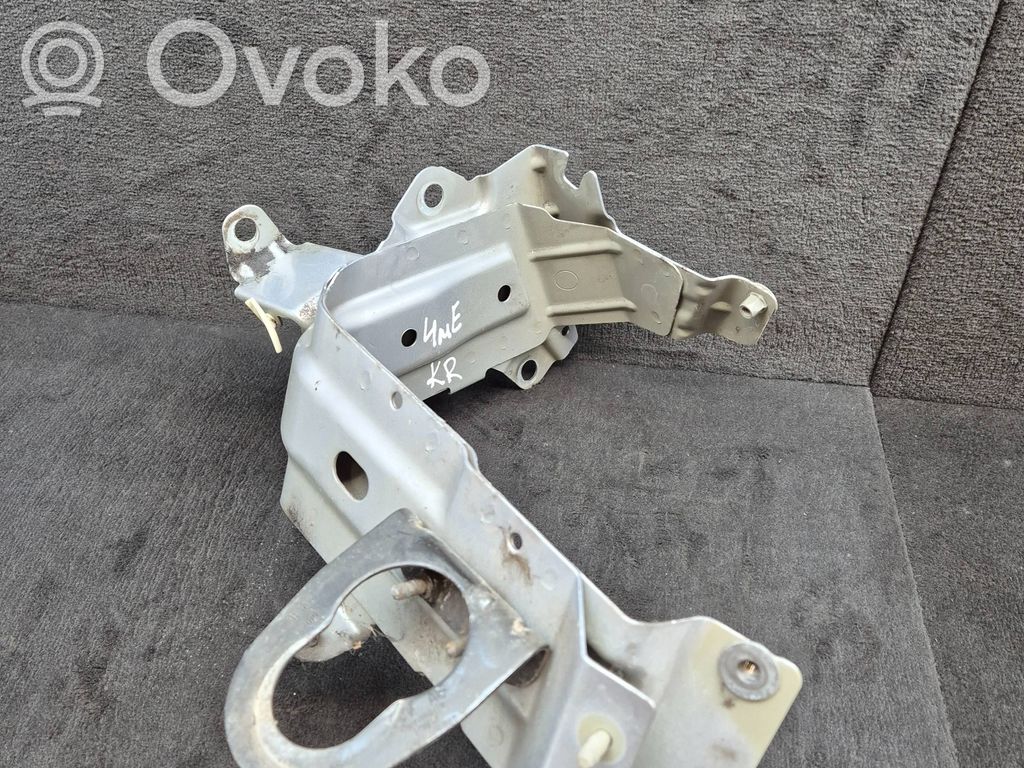 Audi Q7 4M Fender mounting bracket 