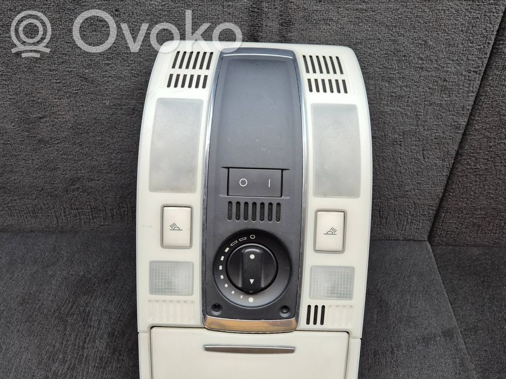 Światło fotela przedniego   4F0947135BD,4F0947135BD6PS,4F0951177,4F0910177,4F0947119,4F0947140,4F09471406PS,8E0959613A,8E0959613A6PS