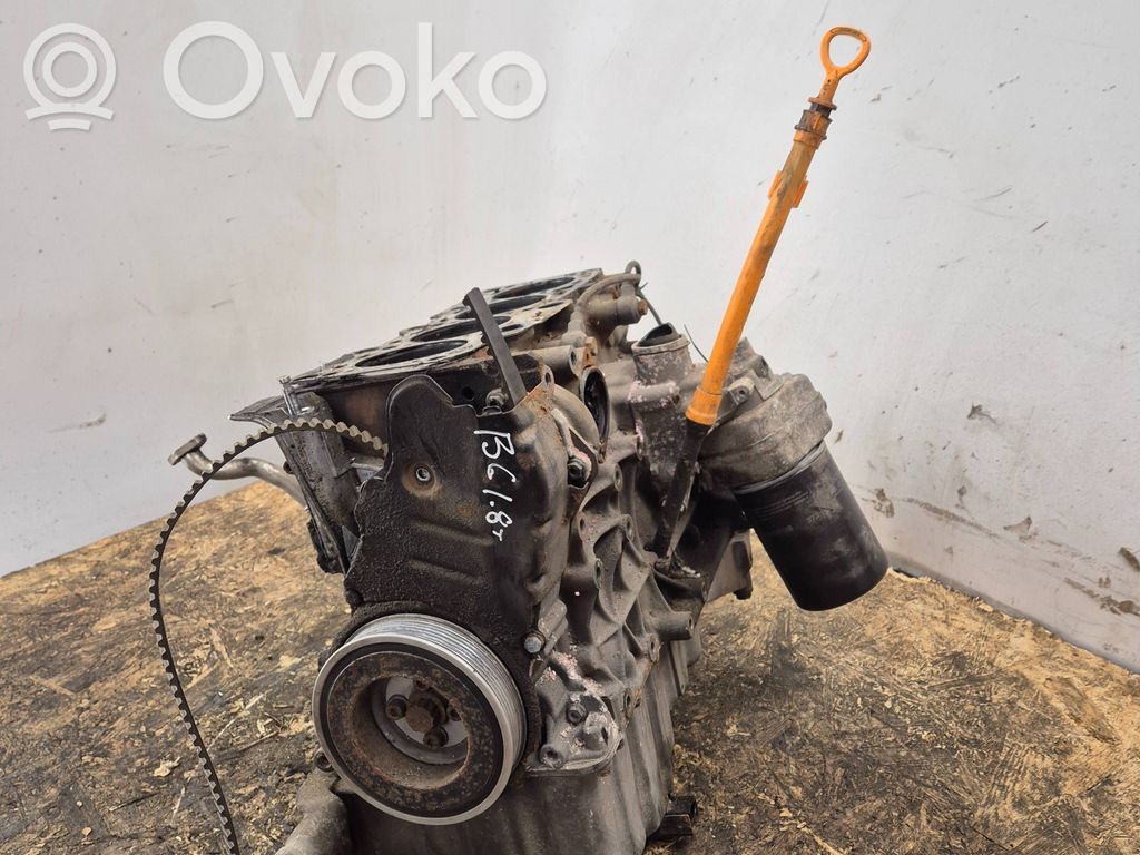 Audi A4 S4 B6 8E 8H Moottorin lohko 