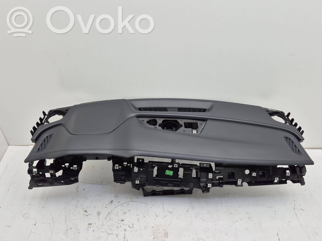 Audi Q8 Panelė 