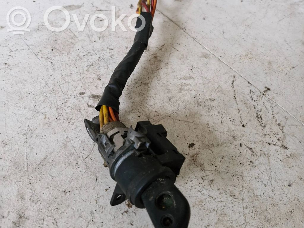 Peugeot 406 Užvedimo spynelė 