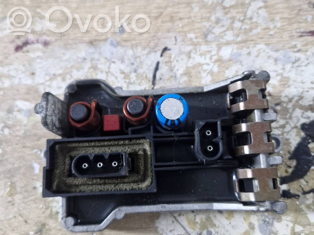 BMW 7 E65 E66 Mazā radiatora ventilatora reostats 