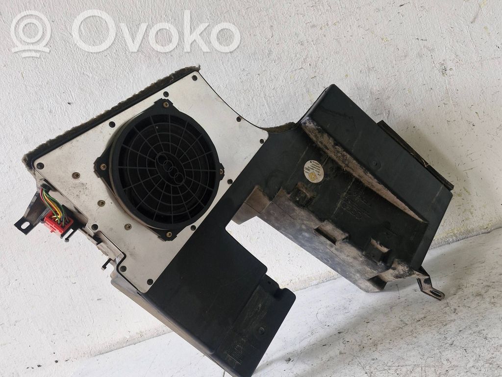Audi A4 S4 B5 8D Altavoz subwoofer 