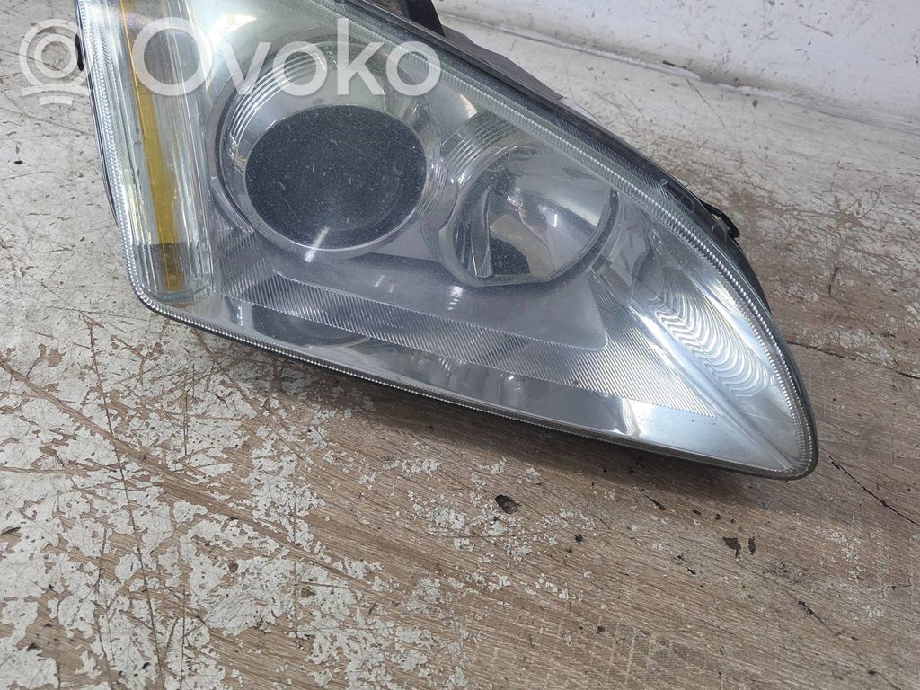 Ford Focus Lampa przednia 
