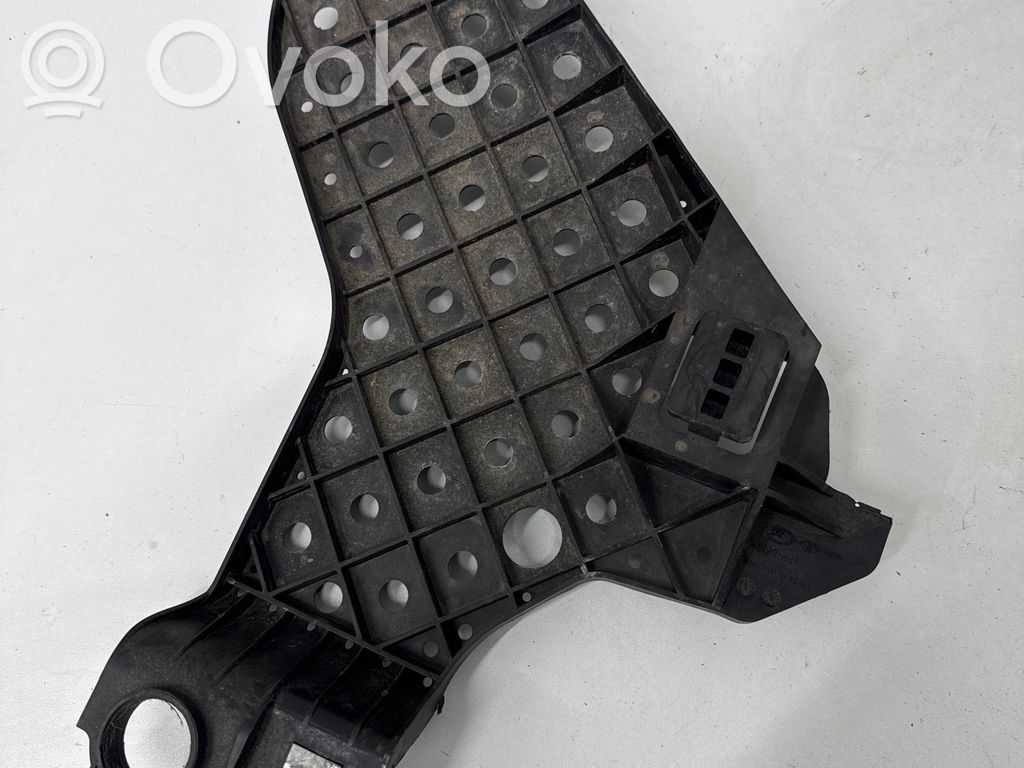 Audi Q3 8U Headlight/headlamp mounting bracket 