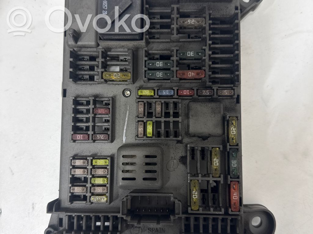 Saugiklių blokas   B010105300,BJ2R595610