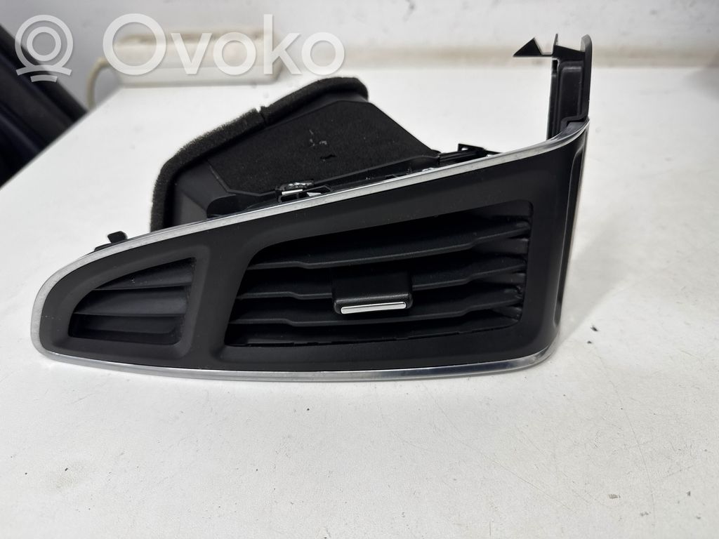 Ford Focus Moldura protectora de la rejilla de ventilación lateral del panel 