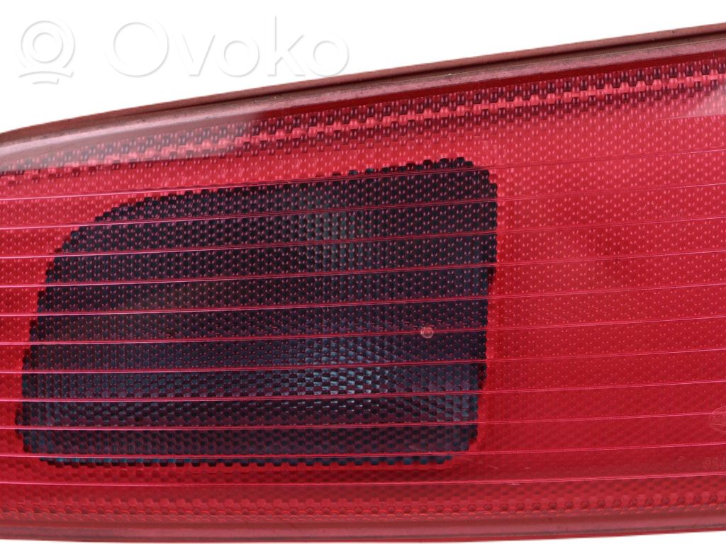 Mazda 2 Aizmugurējais lukturis pārsegā 