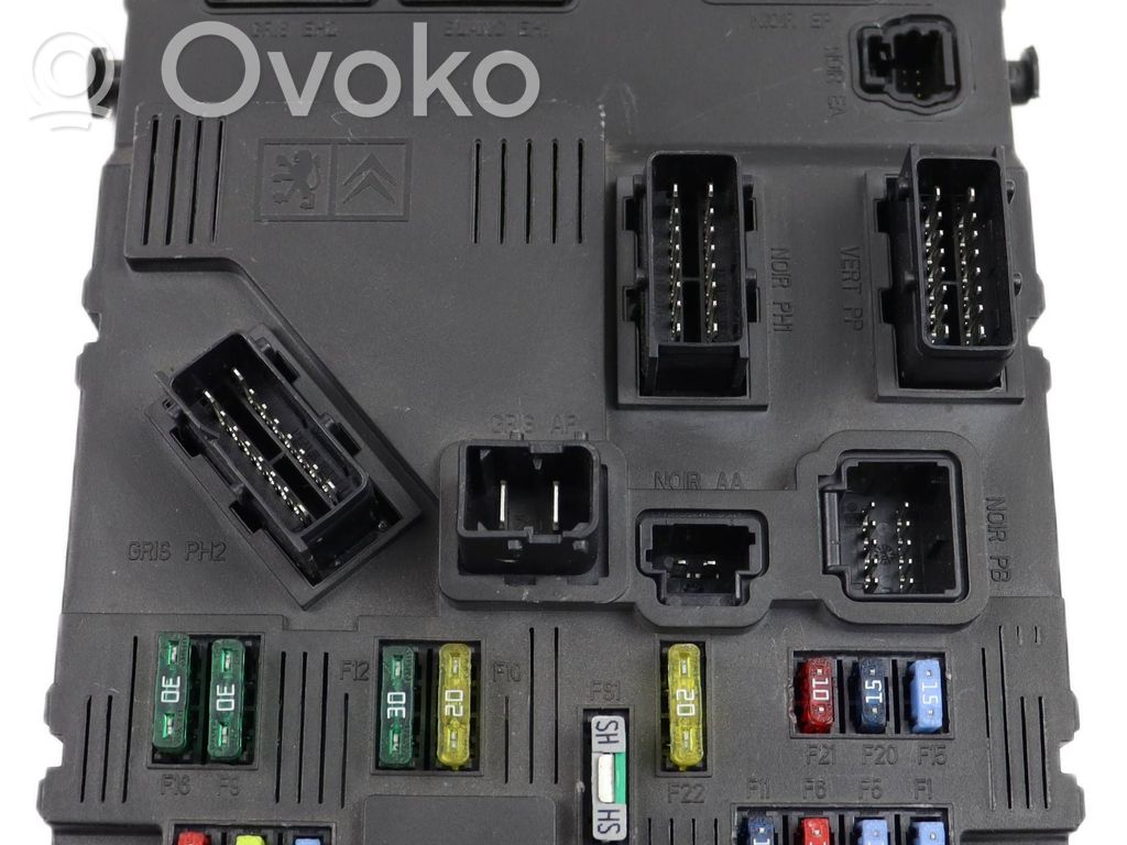 Peugeot 407 Fuse module 