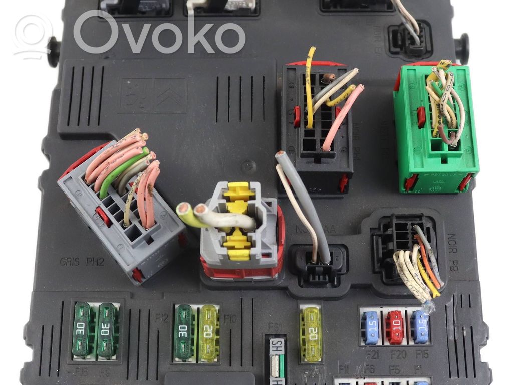 Peugeot 407 Fuse module 
