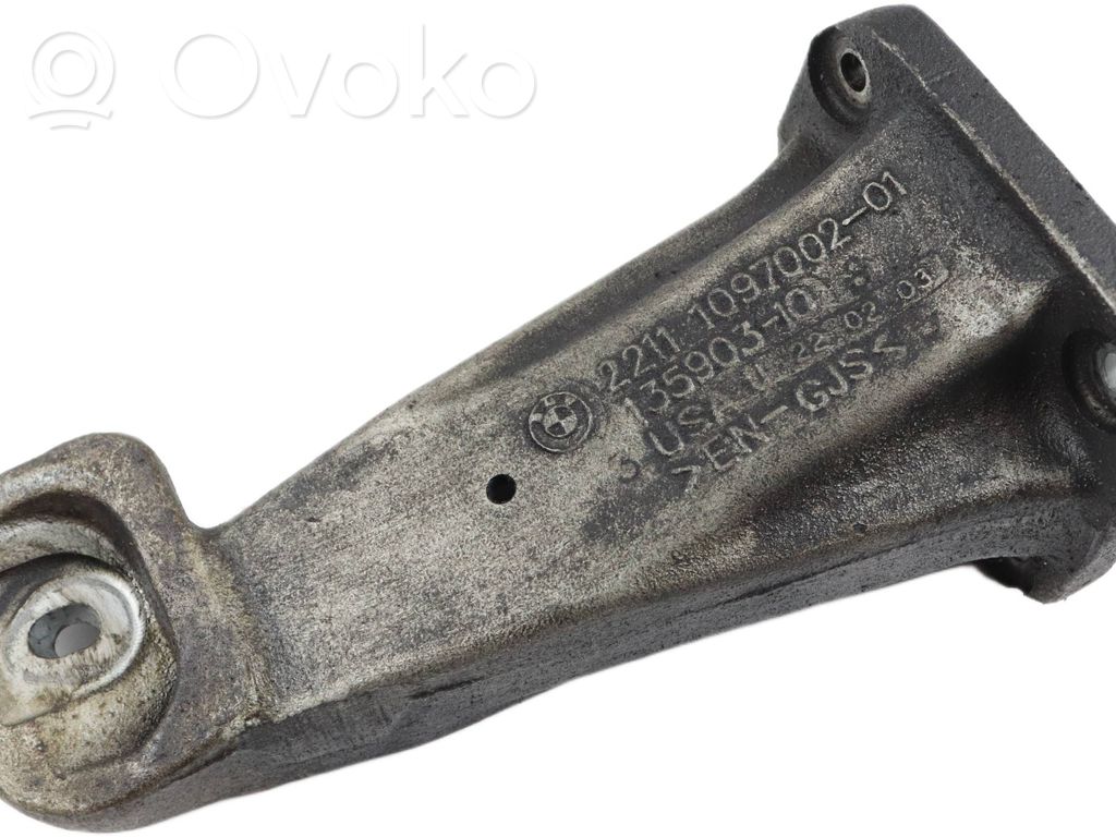 Engine mounting bracket   13590310