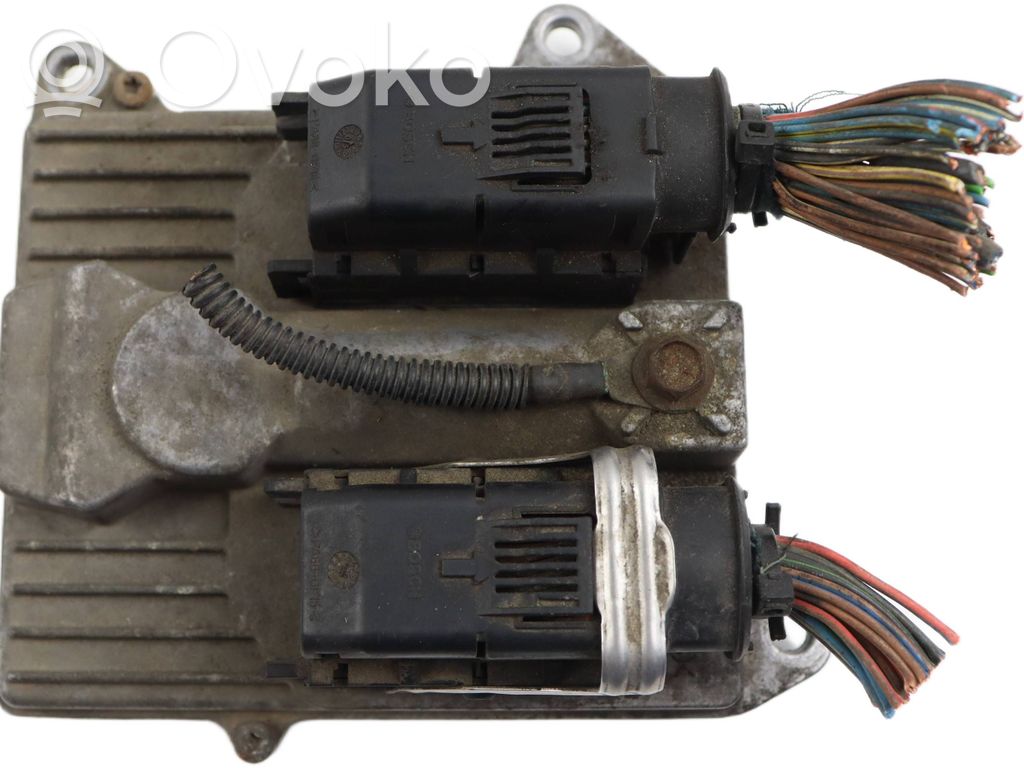 Opel Zafira B Engine control unit/module 