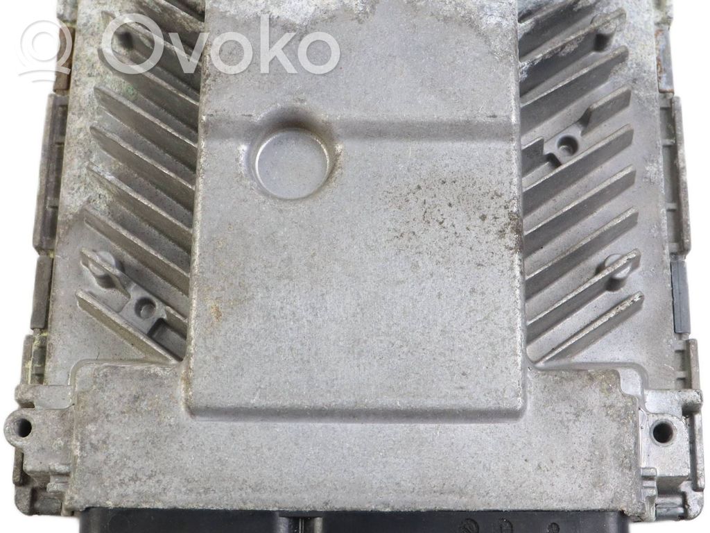 Volkswagen PASSAT B6 Engine control unit/module 