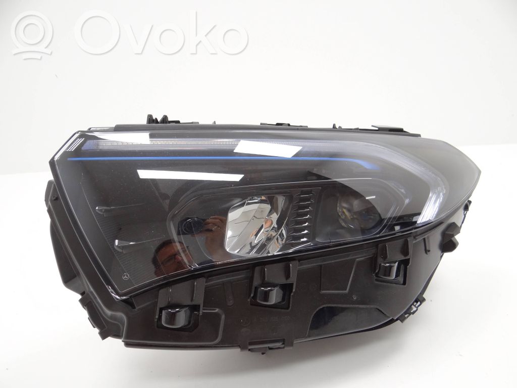 Mercedes-Benz EQB Lampa przednia 
