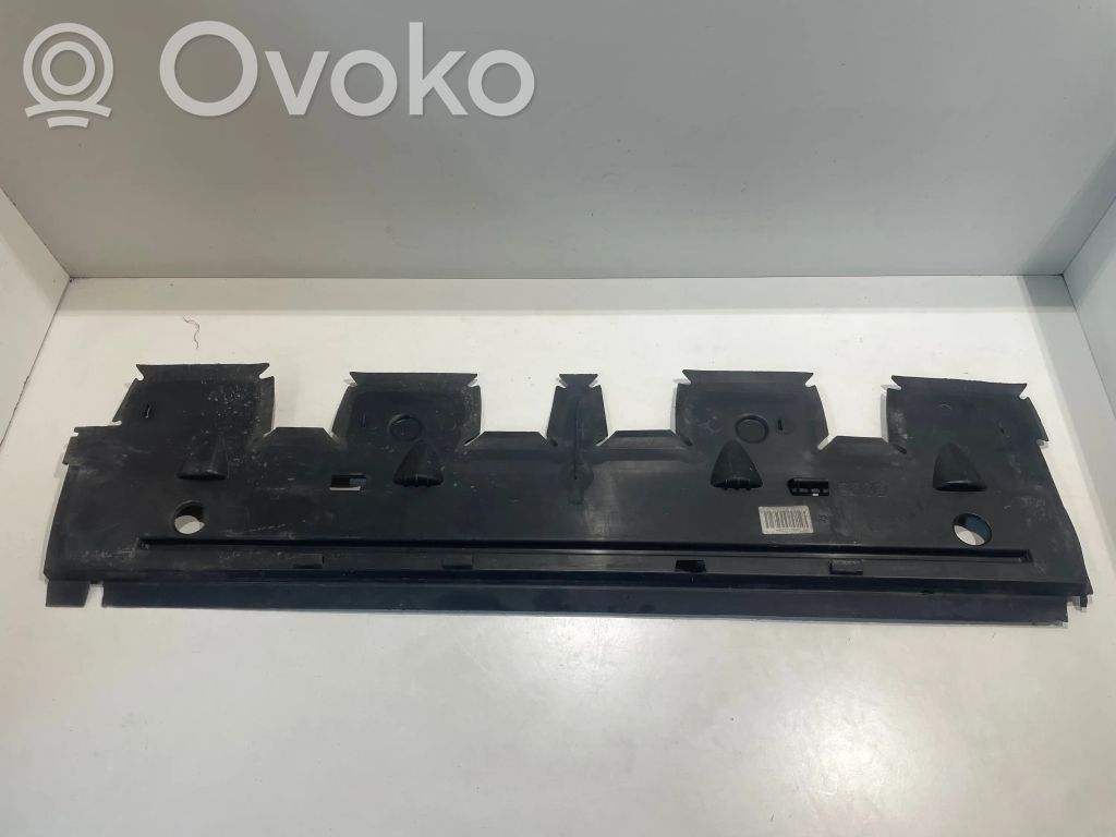 Audi Q7 4M Radiator mount bracket 