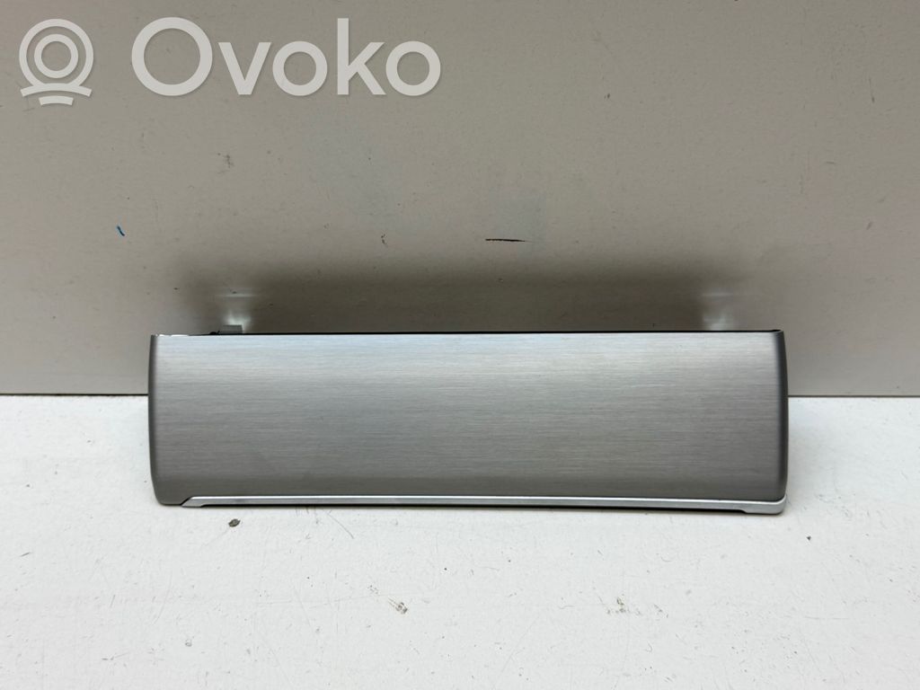 Element deski rozdzielczej   A1676806400,A1679060008