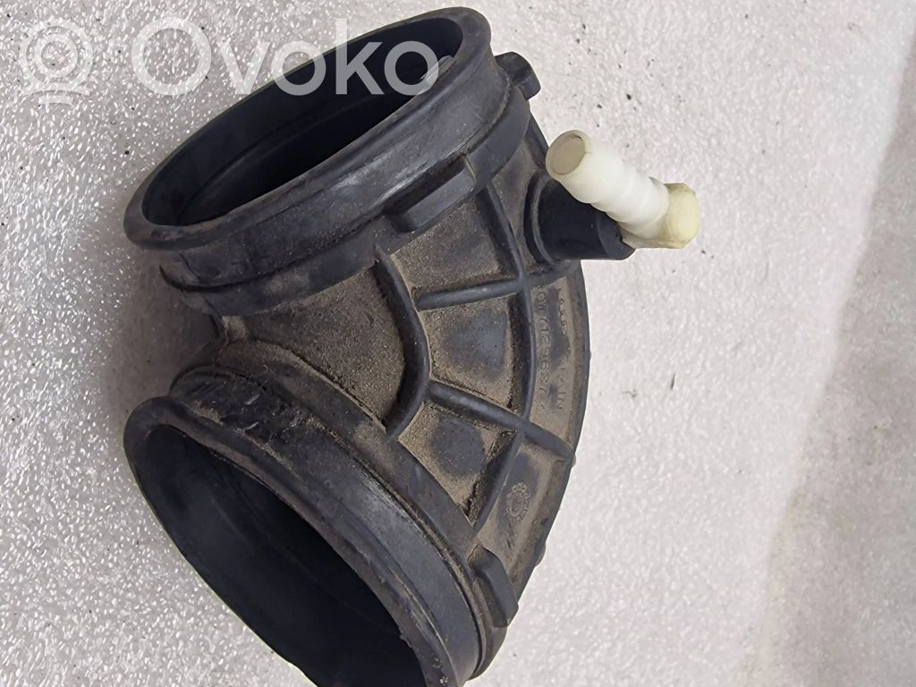 Audi A8 S8 D2 4D Ilmanoton kanavan osa 