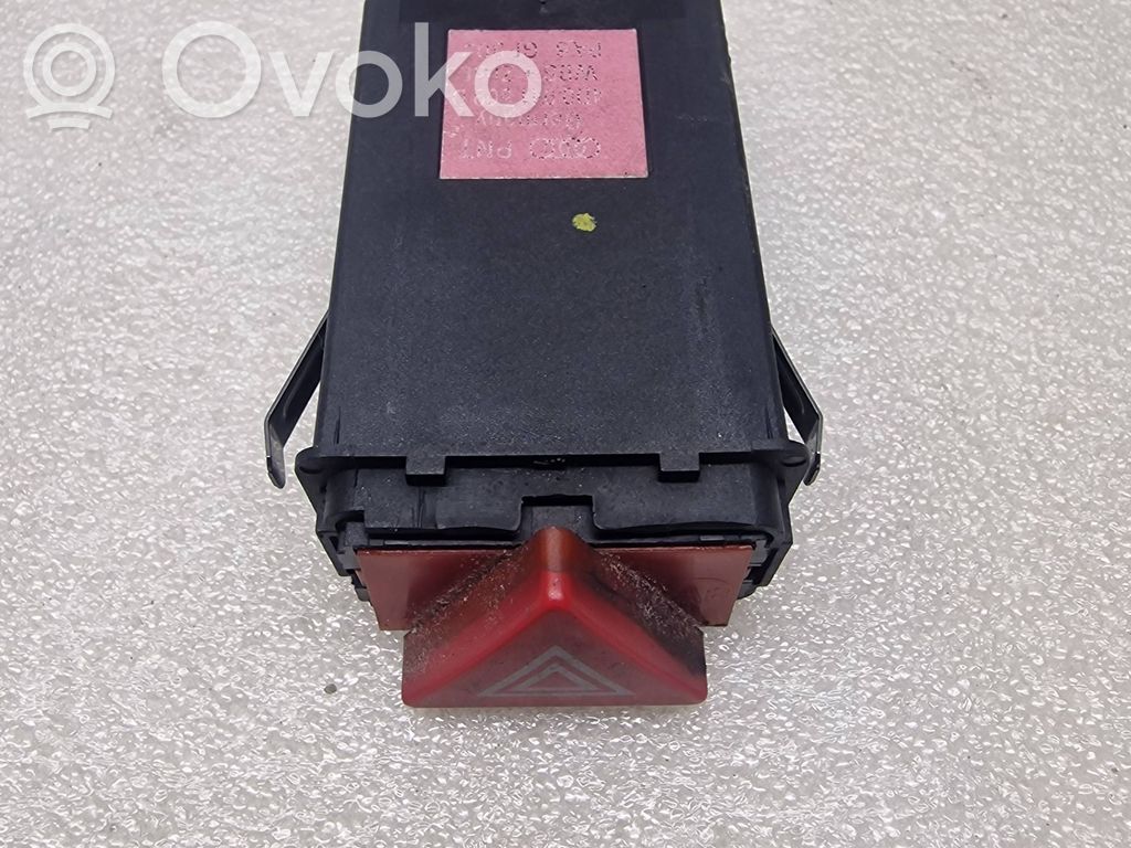 Audi A8 S8 D2 4D Botón interruptor de luz de peligro 