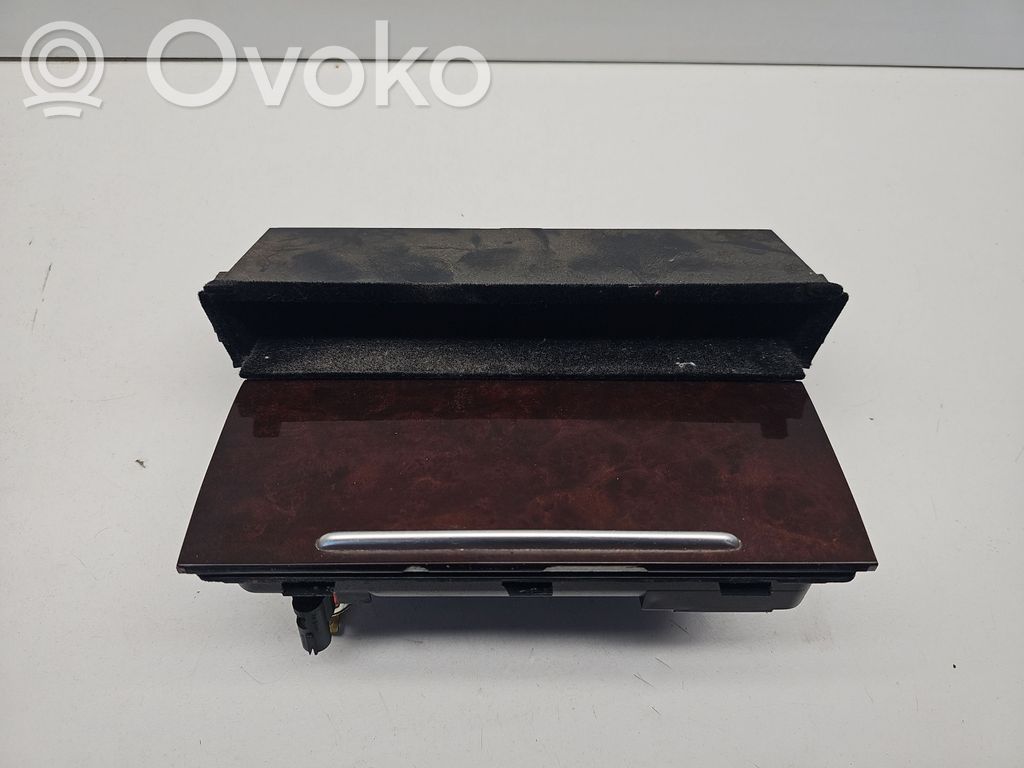 Audi A8 S8 D2 4D Aschenbecher 