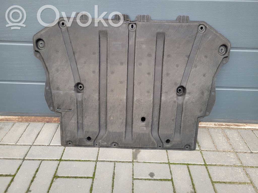 Volvo C40 Placa protectora/protector antisalpicaduras motor 