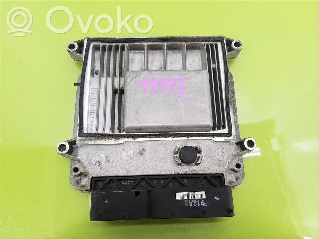 Unidad de control/módulo del motor   3910026CF0