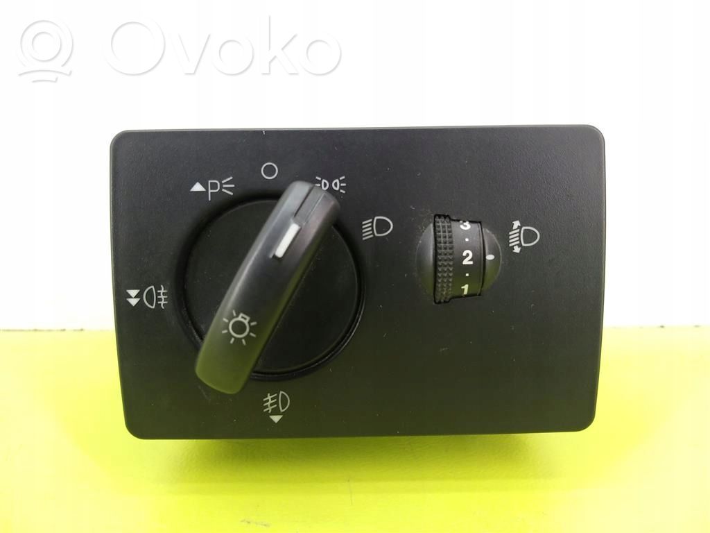Light switch   7M5T13A024LA